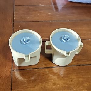 Vintage Tupperware creamer and Sugar Blue set Great condition
